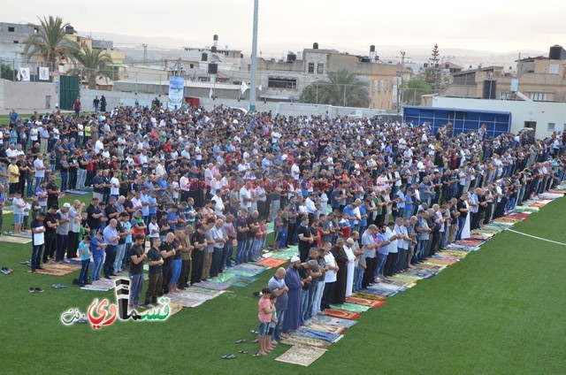 فيديو : المئات يؤدون صلاة عيد الأضحى والرئيس عادل بدير والأهالي يتصافحون ويهنئون ويعم السرور كل الحضور